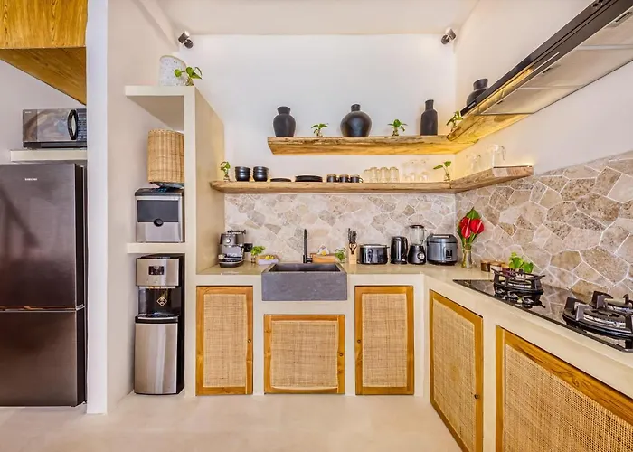 Waikiki - Brand New 4bdr With Huge Pool 别墅 塞米亚克