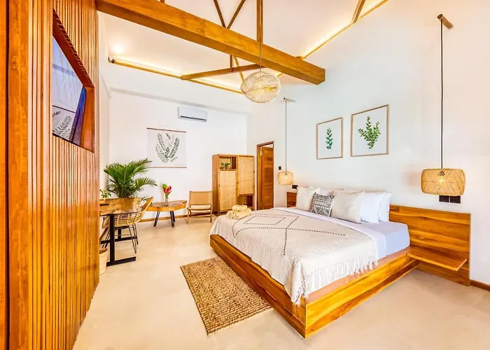 Waikiki - Brand New 4bdr With Huge Pool *