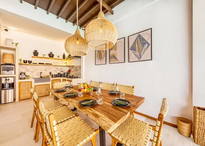 Waikiki - Brand New 4bdr With Huge Pool 别墅